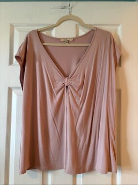 Knot-Front Short Sleeve Tee in Blush Pink